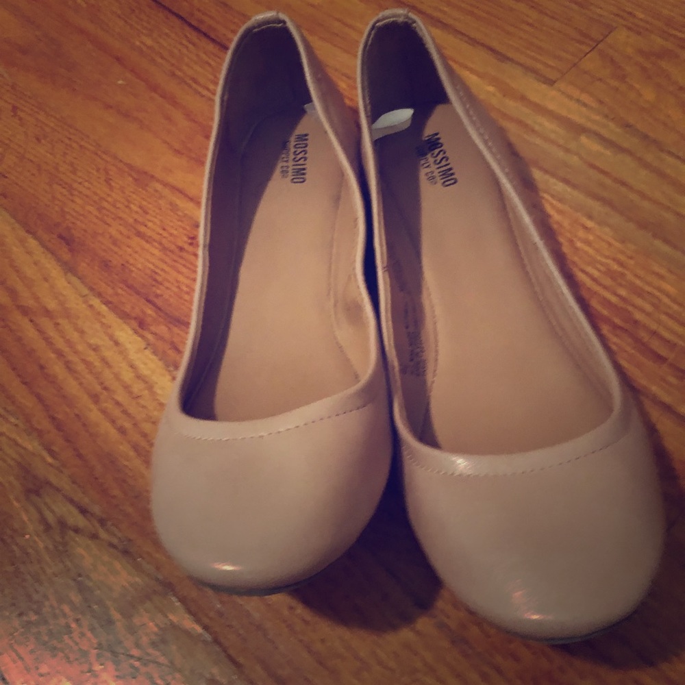 Nude ballet flats